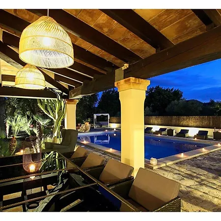 펜션 Spektakulaere Neu Renovierte In By Interhome *