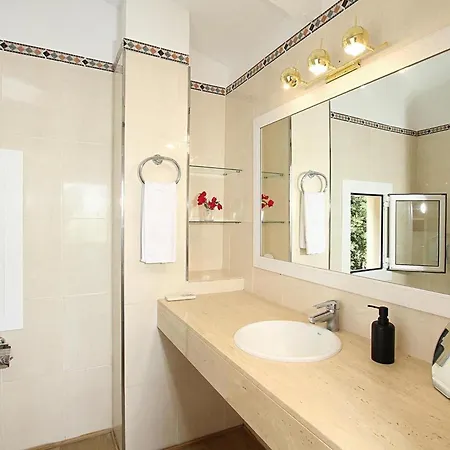 Spektakulaere Neu Renovierte In By Interhome 펜션